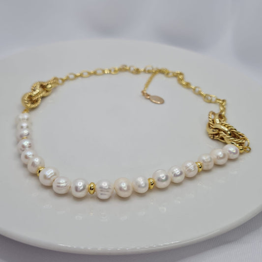 Estela Gold & Pearl Necklace